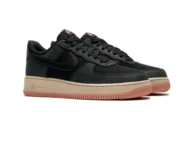 Tênis Nike Air Force 1 07 LX Black Red Stardust Sanddrift