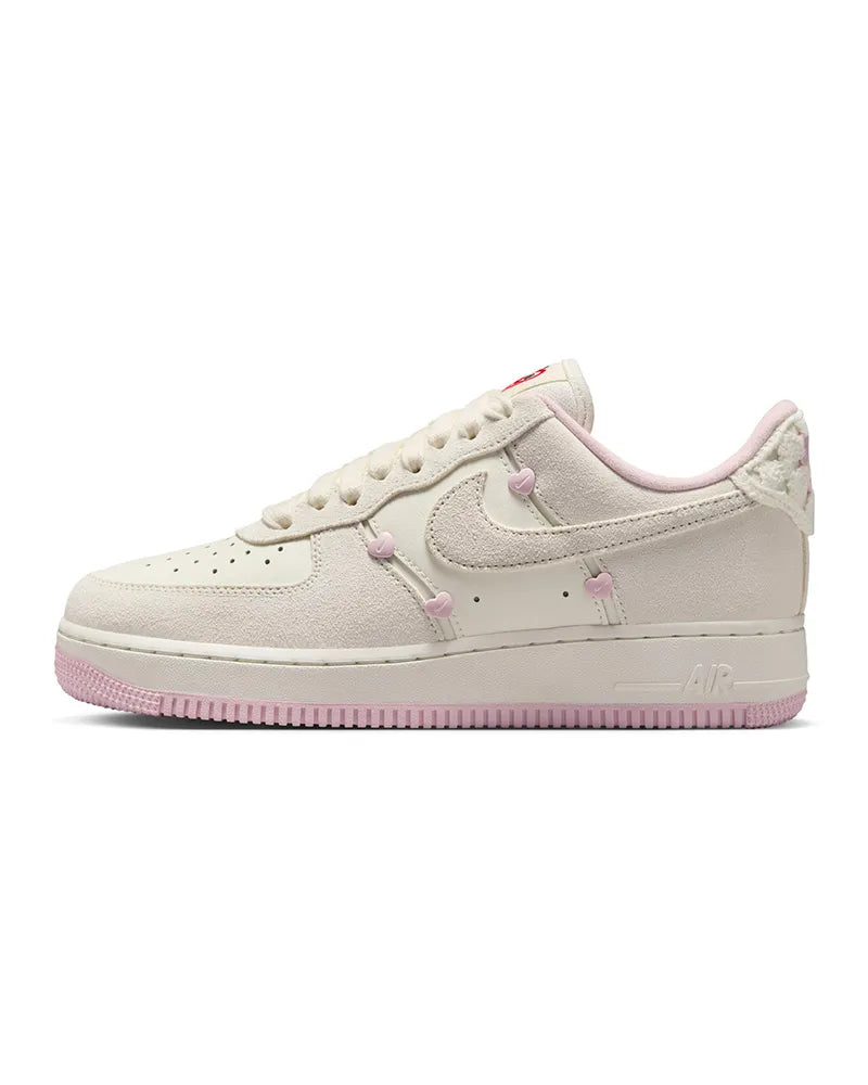 Tênis Nike Air Force 1 07 LX Feminino