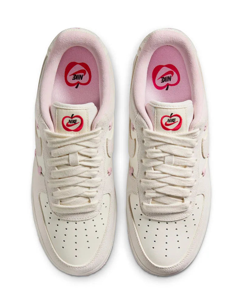 Tênis Nike Air Force 1 07 LX Feminino